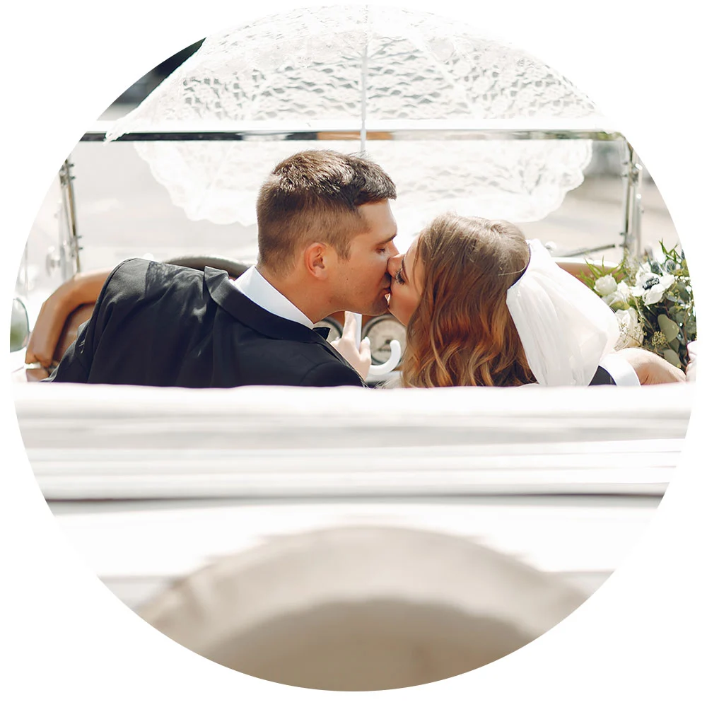 beijo de casal no dia do casamento